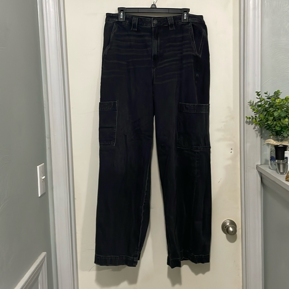 American Eagle cargo style wide legged jeans